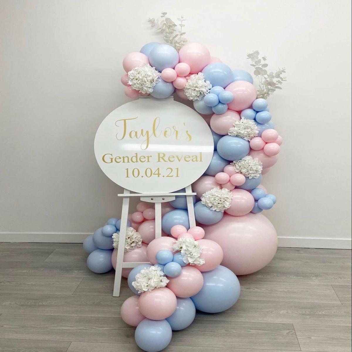Mini Chain Balloon Blue and Pink with Customizable Circle KT Board with Stand and Flowers – Perfect